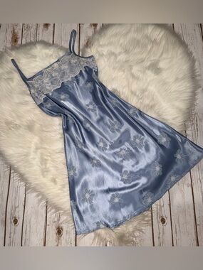 Vintage Y2K Y.K Clothing Baby Blue Silk w/Lace Trim Slip Dress Women’s Small